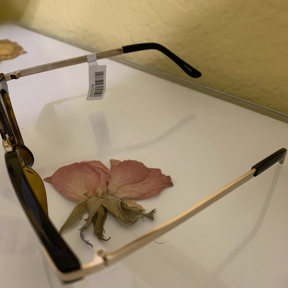 Sunglasses - Picture 3 of 3